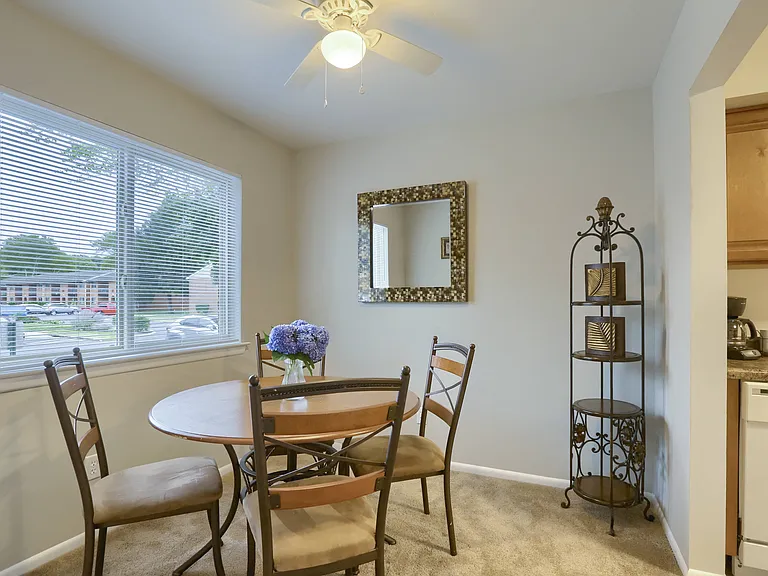 Delbrook Manor Apartments — Photo 10