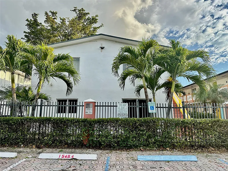1548 SW 5th Pl #1 — Photo 45