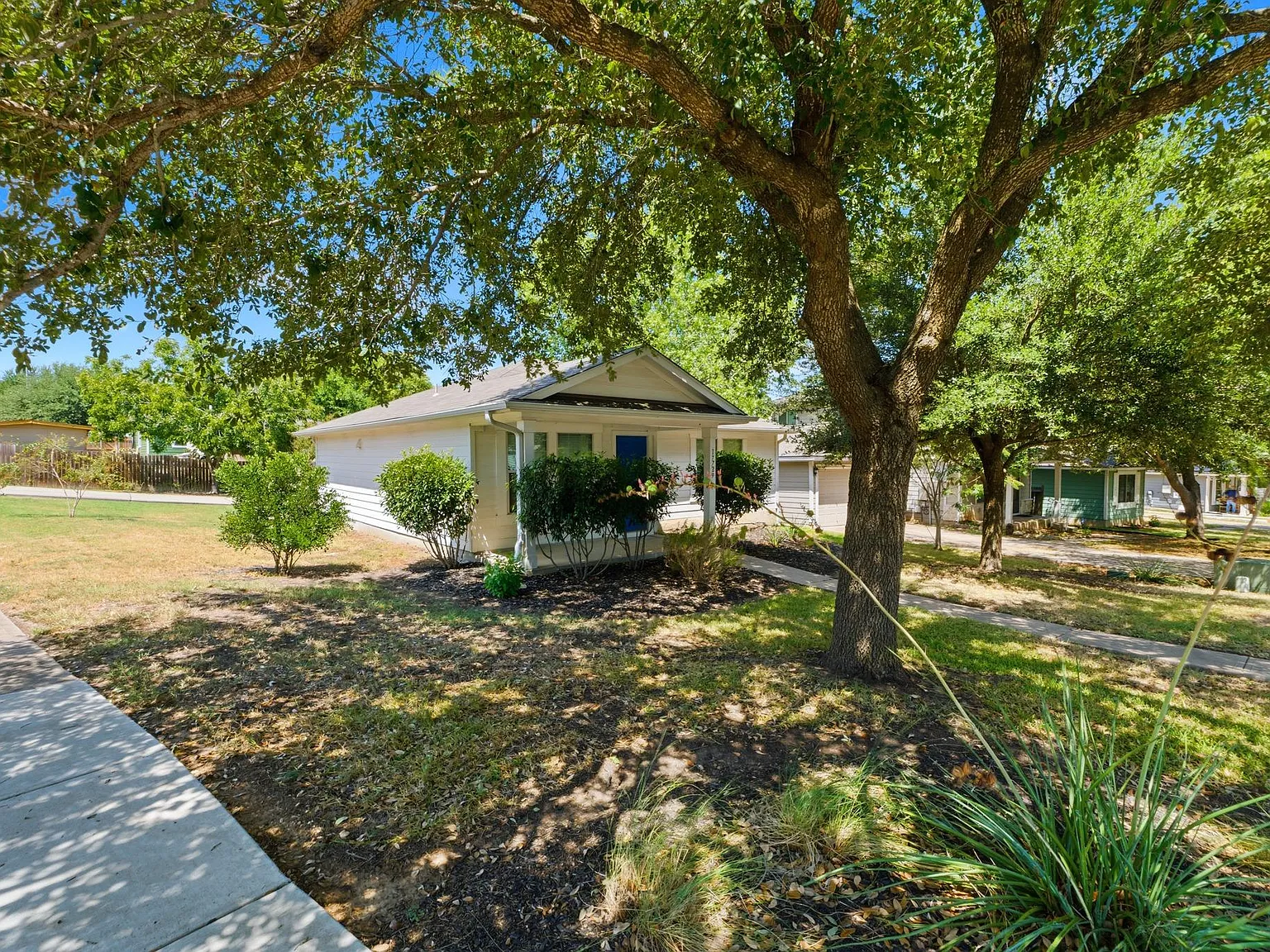 2 bed, 2.0 bath, 1076 sqft, $1,700 — Photo 3