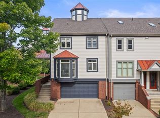 7 Waterside Pl, Pittsburgh, PA 15222