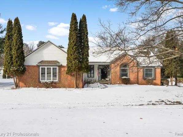 11413 Bancroft Ct, Fenton, MI 48430