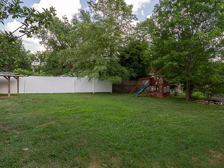 1838 Griffith Rd — Photo 23