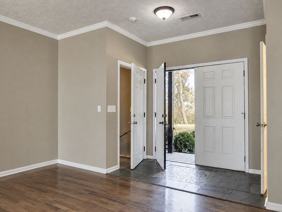 52nd image of 327 Stoneybrook Rd