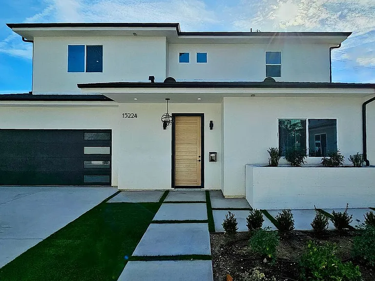 15224 W Holyland Dr — Photo 1