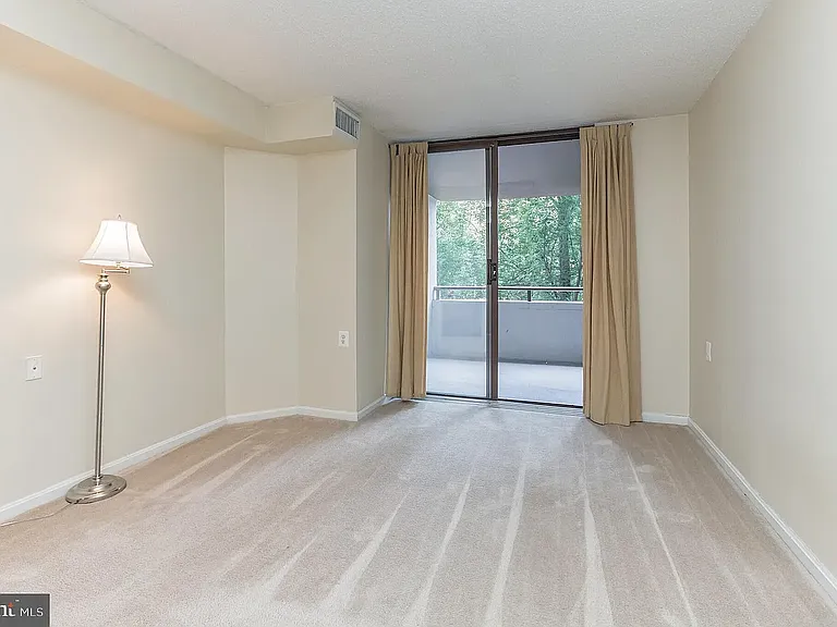 10101 Grosvenor Pl #302 — Photo 7