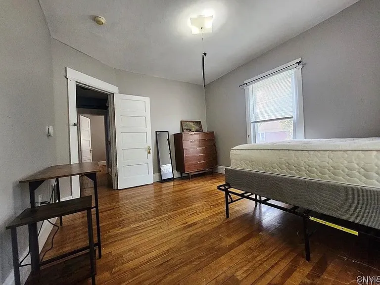 718 Clarendon St #1 — Photo 5