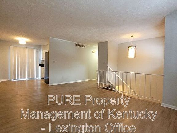 5th image of 3430 Warwick Ct Unit B