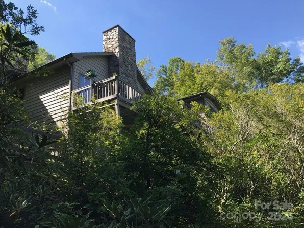 125 Valley Dr, Black Mountain, NC 28711