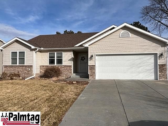 1st image of 6822 Laurent Cir
