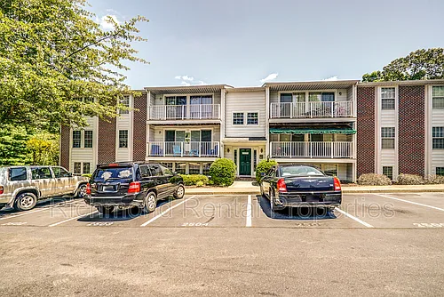7600 Roscommon Ct #4 Photo 1