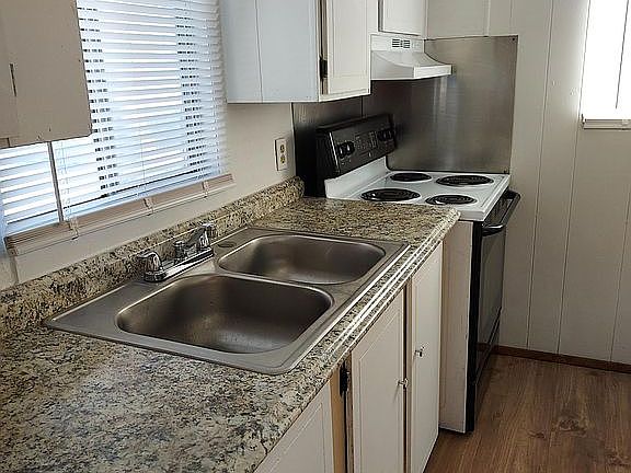 3rd image of 303 W Avenue G