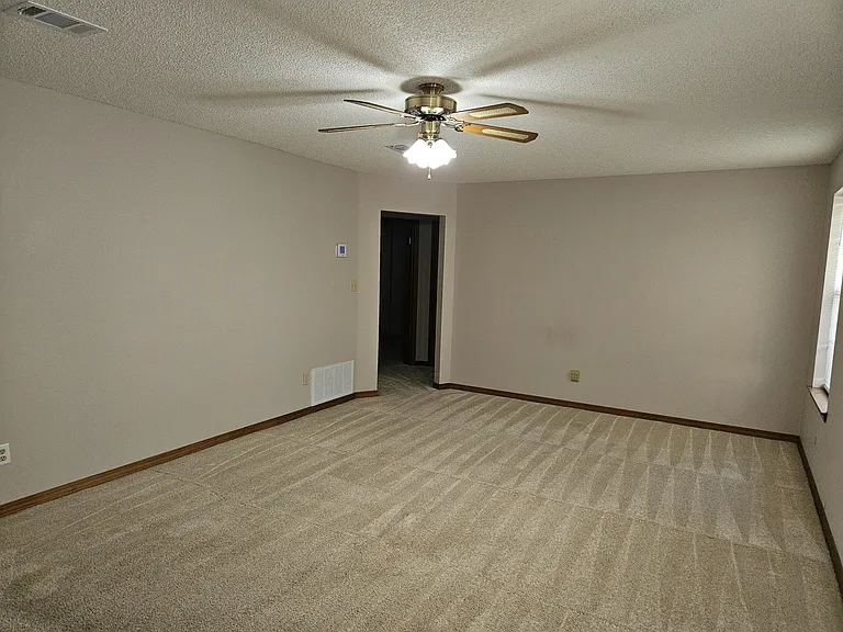 7854 Pleasant Oaks Ave — Photo 5