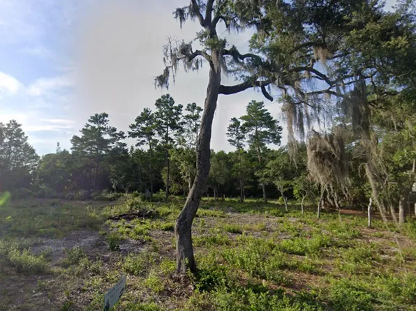 635 Pine St, Panacea, FL 32346