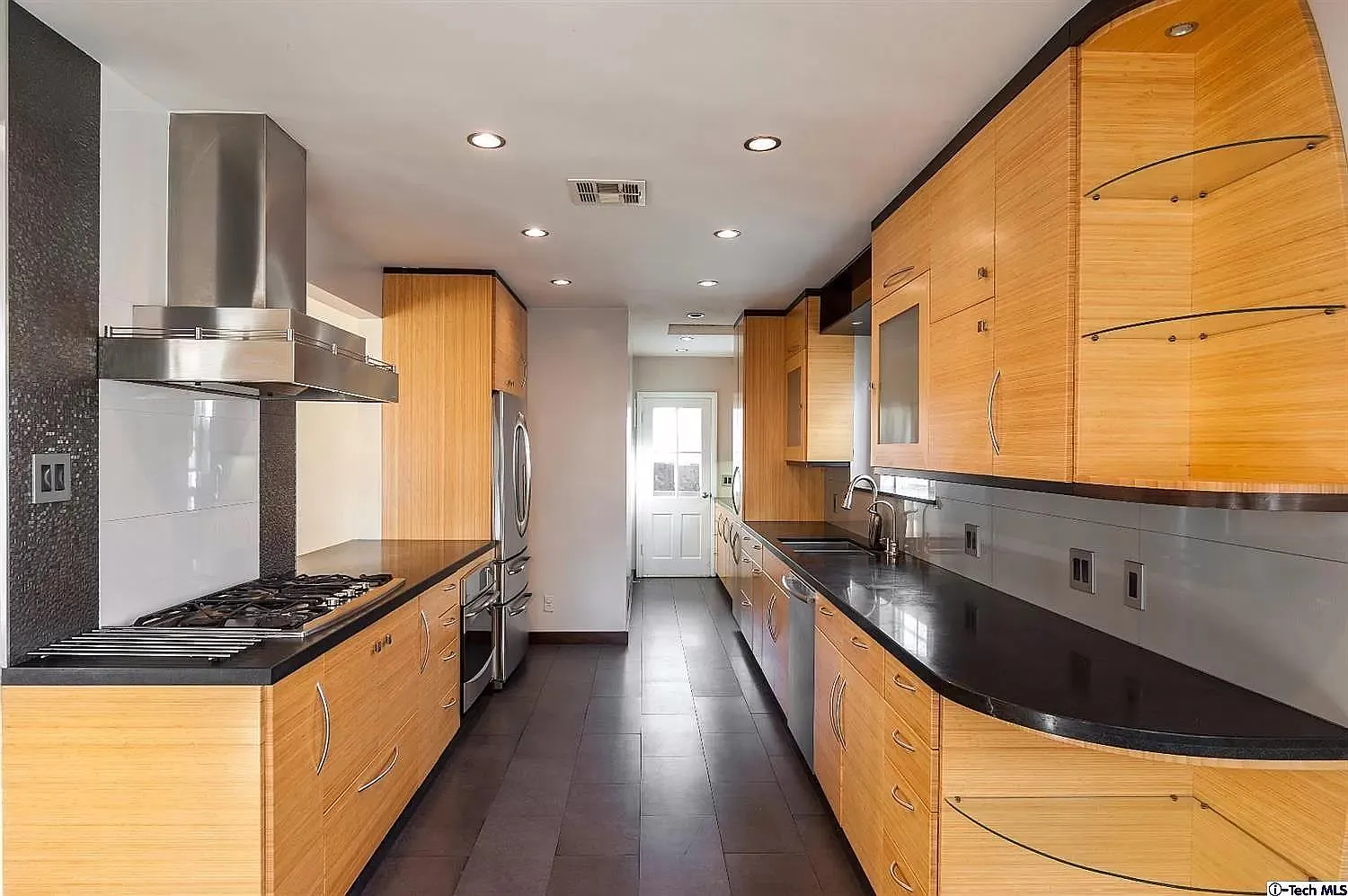 3 bed, 1866 sqft, $5,600 — Photo 3