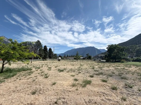 195 Hollywood Cres, Lillooet, BC V0K 1V0