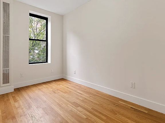 4th image of 233 Elizabeth St #15