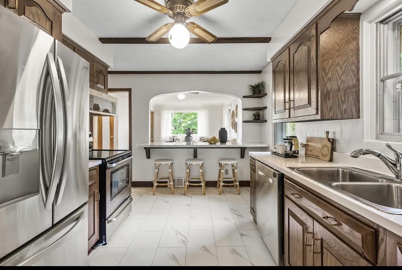 3 bed, 1965 sqft, $3,000 — Photo 4