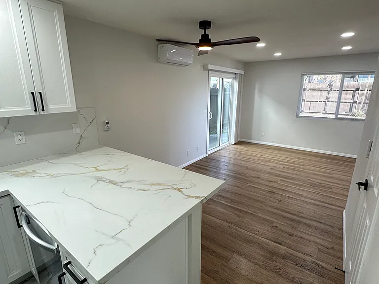 1118 Persimmon Ave — Photo 10