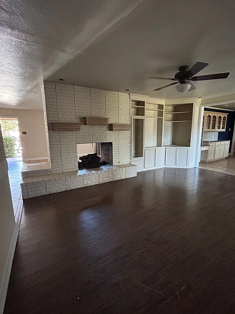 Recently Reduced!! Beautiful Family Home In Crescent Park Subdivision — Photo 2