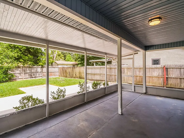 3303 Hampstead Dr — Photo 15