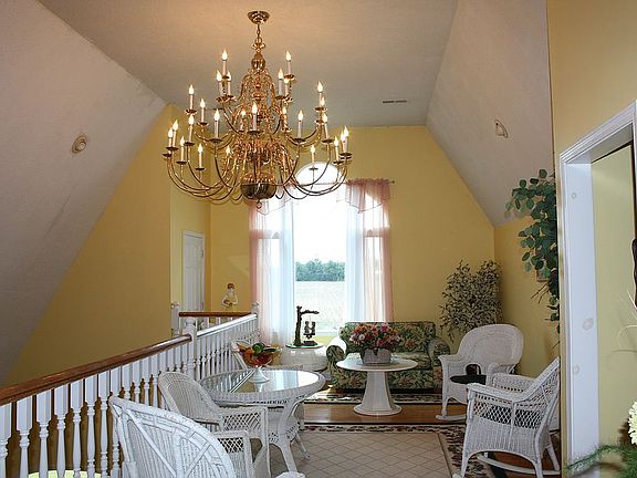 Upper foyer 6 ft light