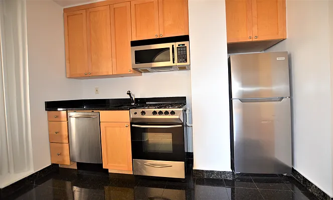 Rented by Manhattan Realty Group | media 16