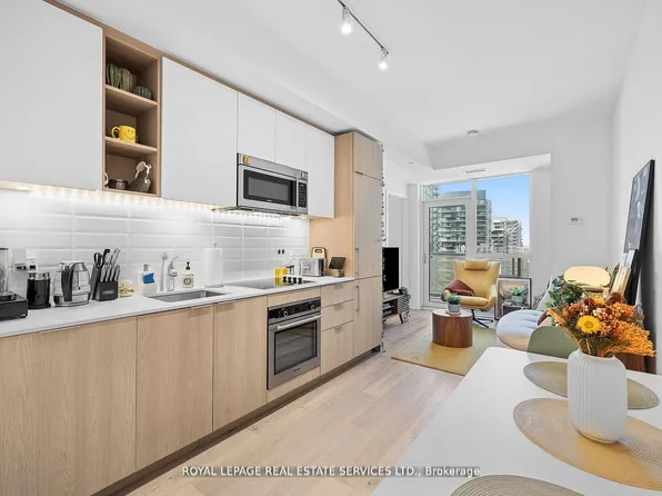 50 Ordnance St #1603, Toronto, ON M6K 0C9