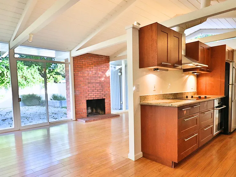 2467 Alvin St — Photo 9