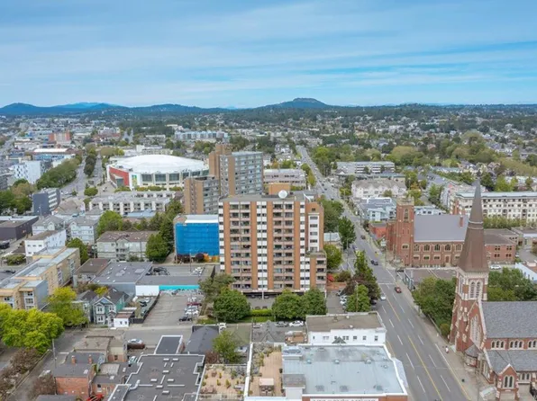 1630 Quadra St #1005, Victoria, BC V8W 3J5