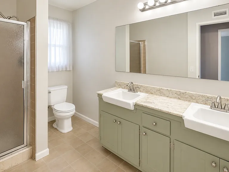 518 N Carousel Pl — Photo 2