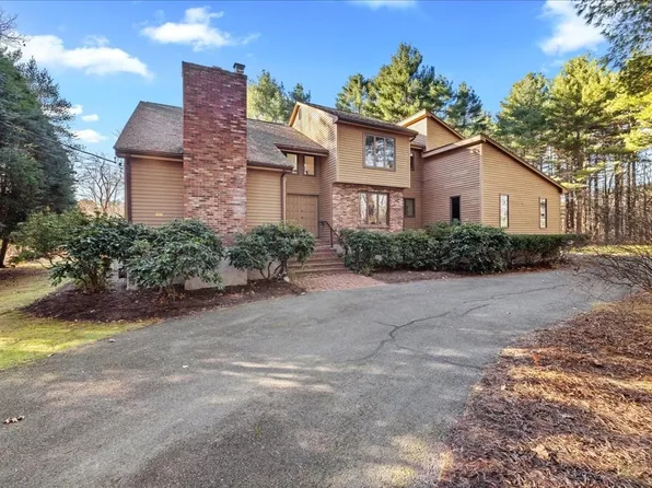 98 Pine St, Medfield, MA 02052