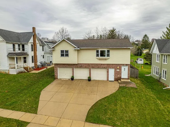815 5th St, New Glarus, WI 53574