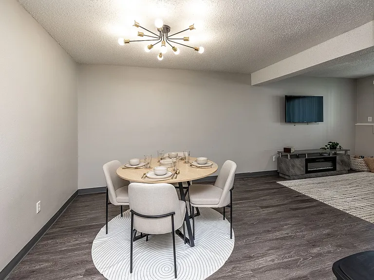 FREE 2nd Month's Rent When You Apply Within 24 Hours of Your Tour at Weston Park Apartments! — Photo 21