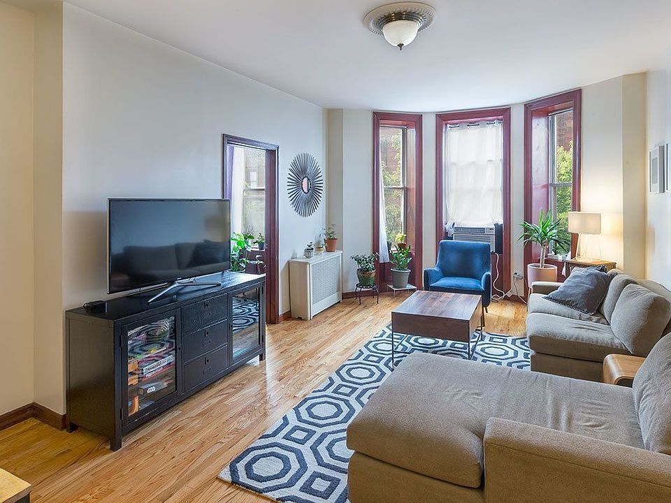 1st image of 21 Saint Johns Pl APT 3