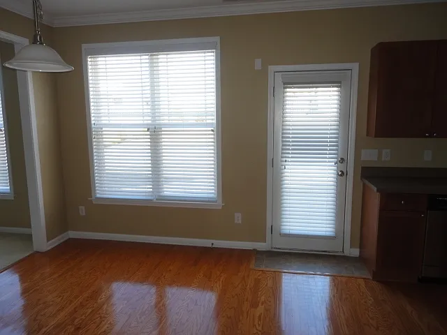 317 Collinsworth Dr — Photo 4