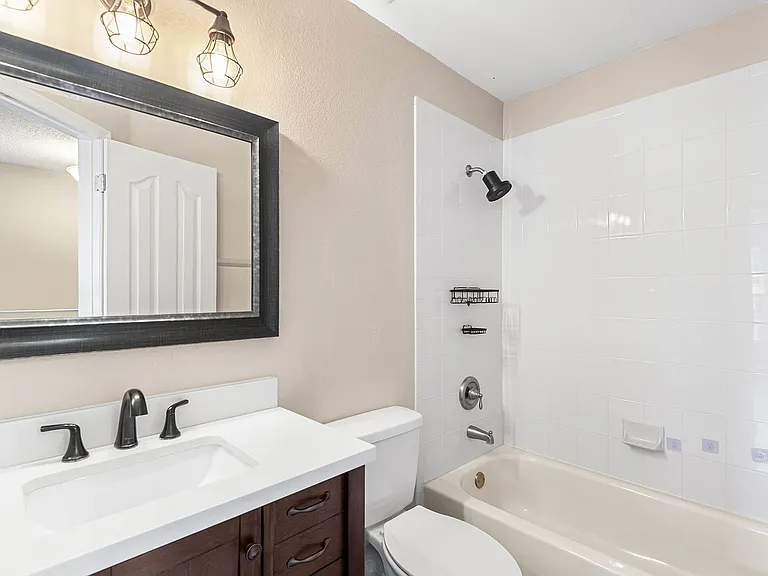 10114 Farmingdale Pl — Photo 8