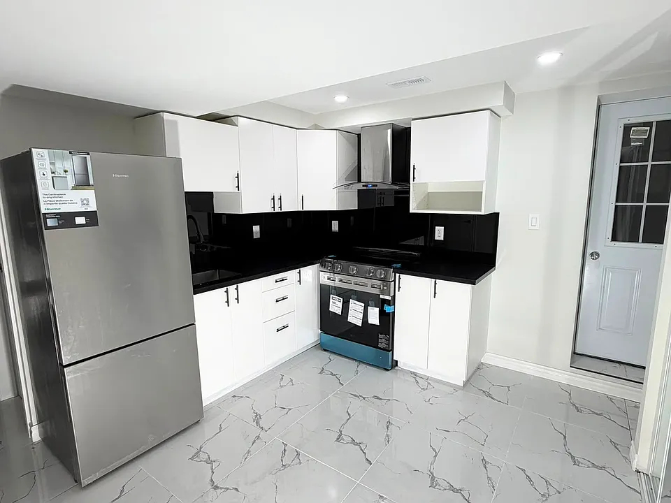 1761 Western Cres #BASEMENT