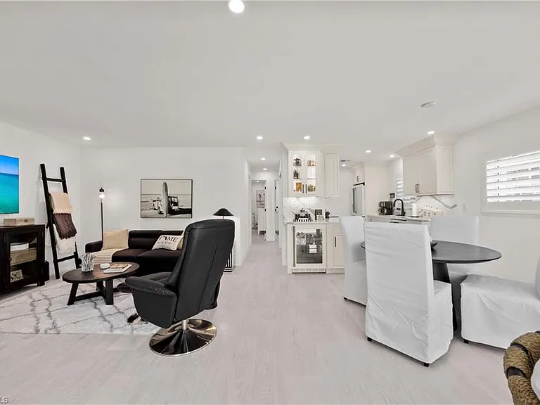2100 Gulf Shore Blvd N #101 — Photo 11