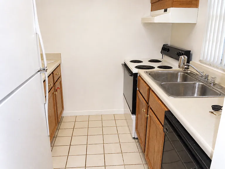 417 E Livingston St — Photo 3