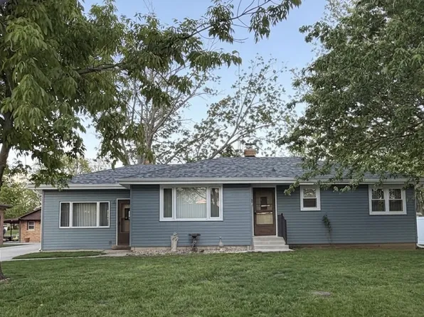 460 Dennis Ave, Bradley, IL 60915