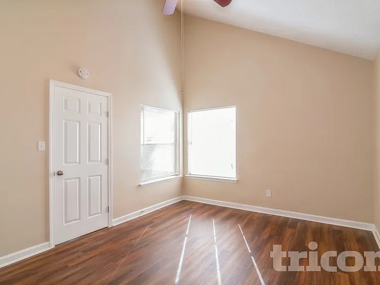 16027 Hidden Acres Dr — Photo 11