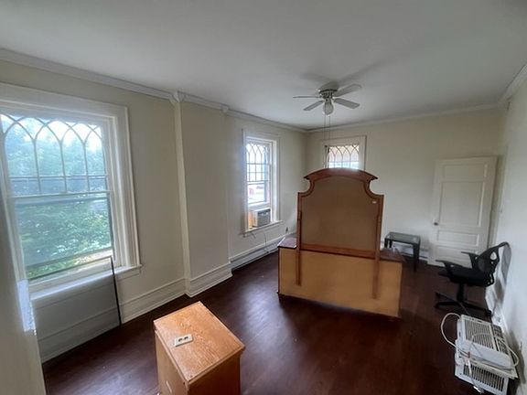 4th image of 1006 W 4th St