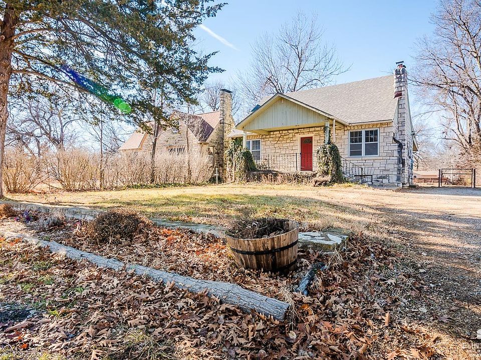 1st image of 2003 Casement Rd