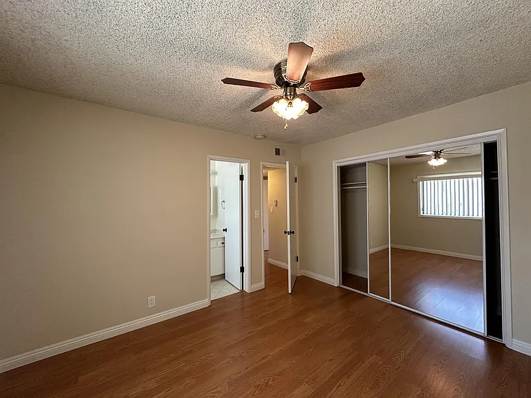 245 W Stocker St — Photo 5