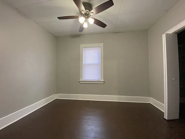 2240 White Oak Ave — Photo 8