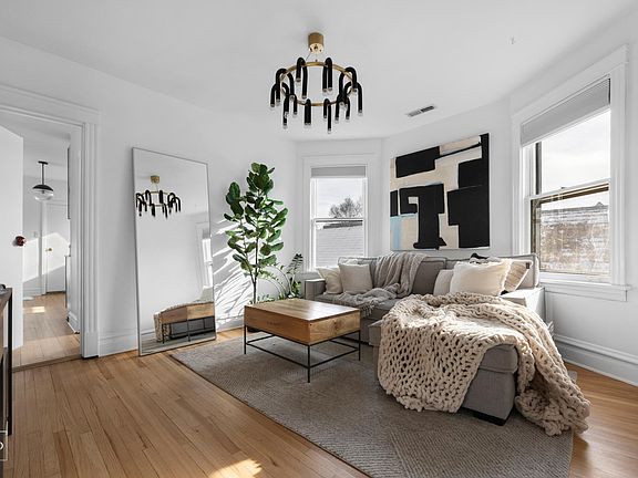 2nd image of 4721 N Artesian Ave APT 3