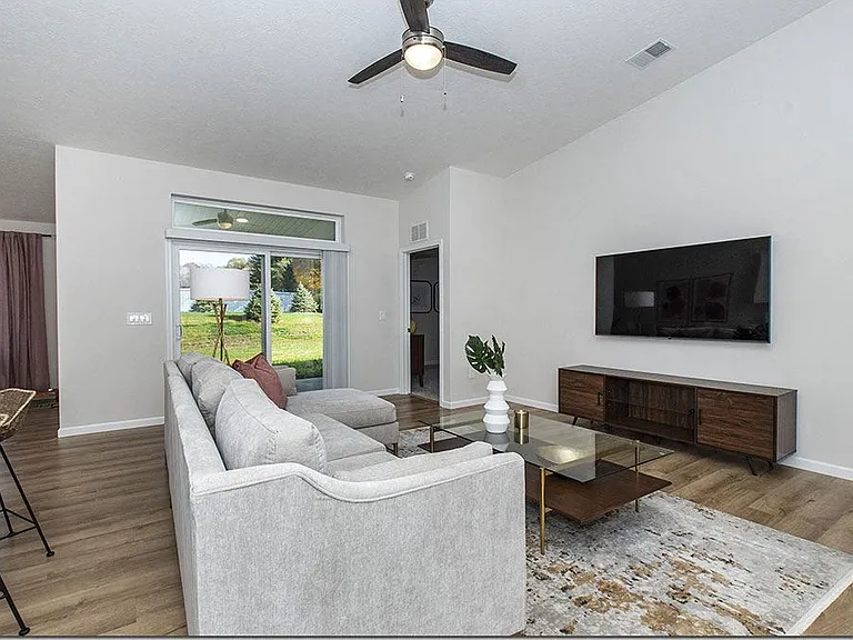 Riverwood Apartments — Photo 16