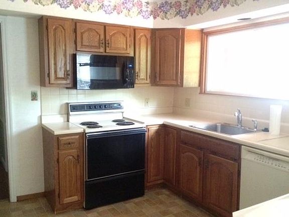 5th image of 515 Iris Ln