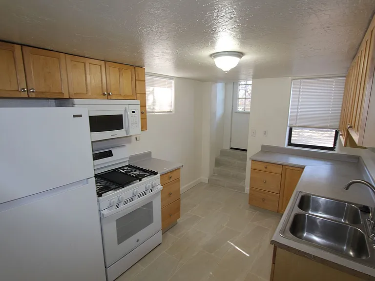 1801 N East St — Photo 2