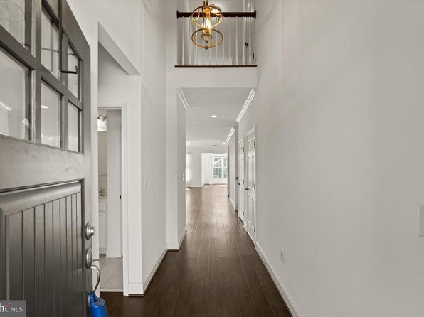 1060 Constitution Dr, Lititz, PA 17543